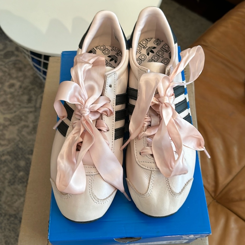 New and never worn Adidas OG Country in Pink soft leather, size US 7.5/UK 6.0